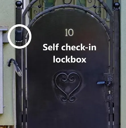 Apartment The Olive House - Center - Free Parking Burgas City