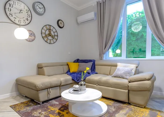 The Olive House - Center - Free Parking Apartment *