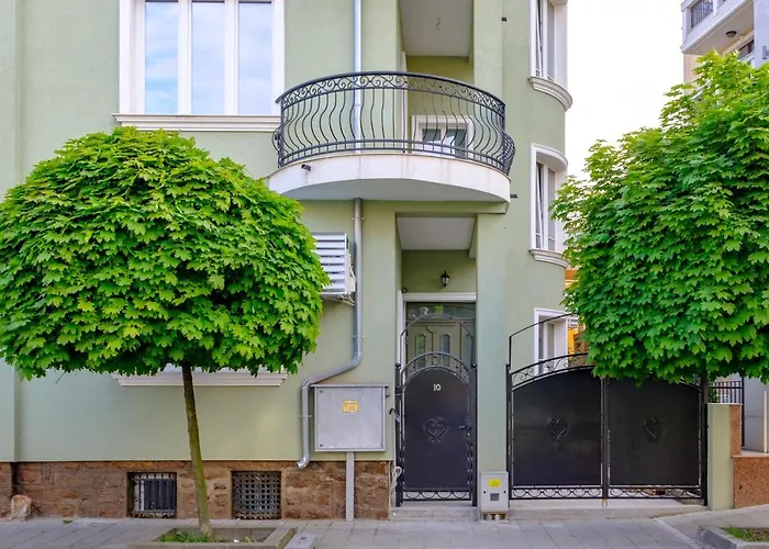 The Olive House - Center - Free Parking Apartment Burgas